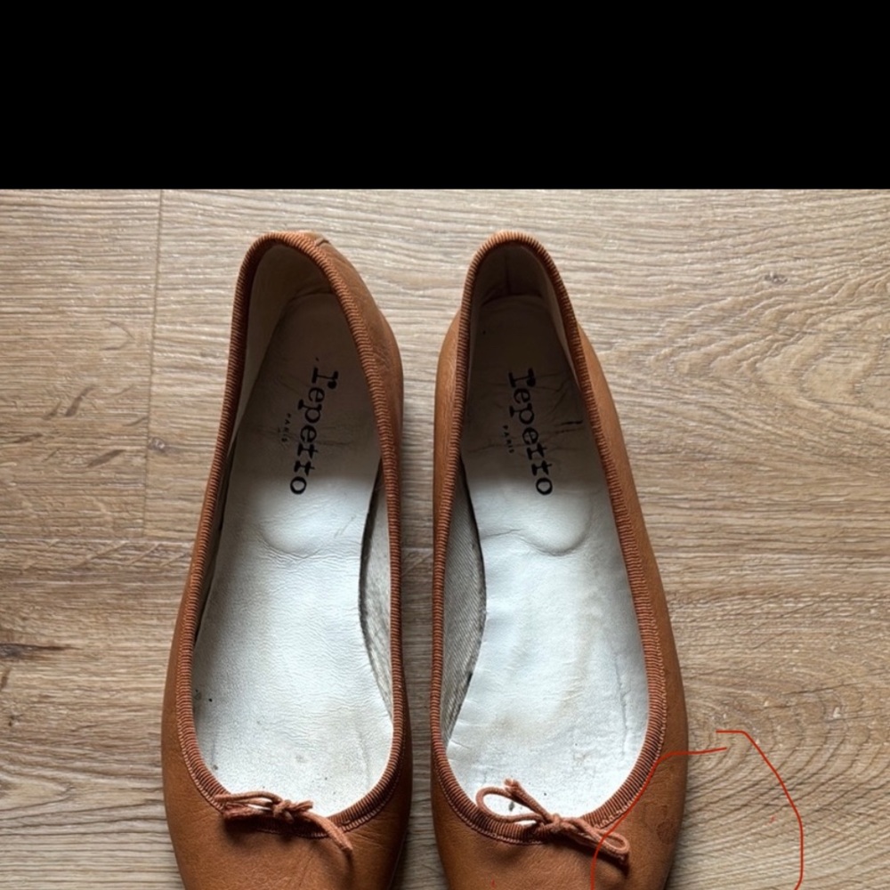 SOLD SOLD on Depop 

Repetto Women's Tan Ballet Flats - Picture 3 of 5